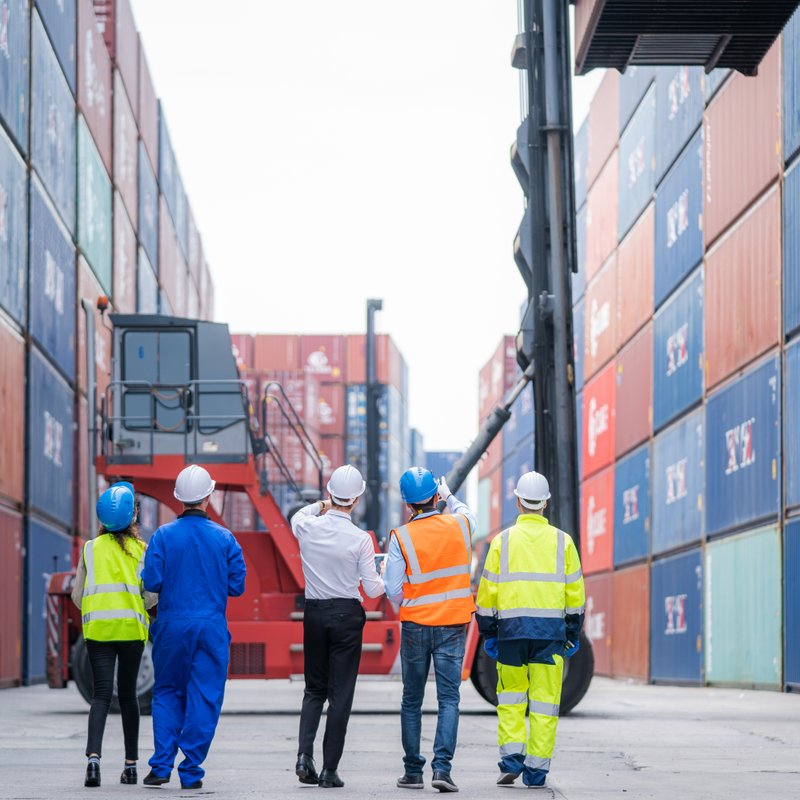 Comparaison entre container dernier voyage usé et container one-trip neuf